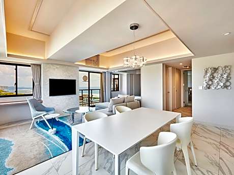 PREMIER CORNER SUITE 2-BEDROOM OCEAN VIEW