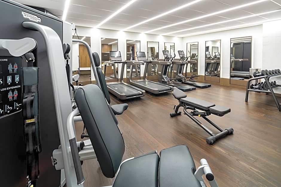 Superior East Wing Rooms by FIVE Zurich