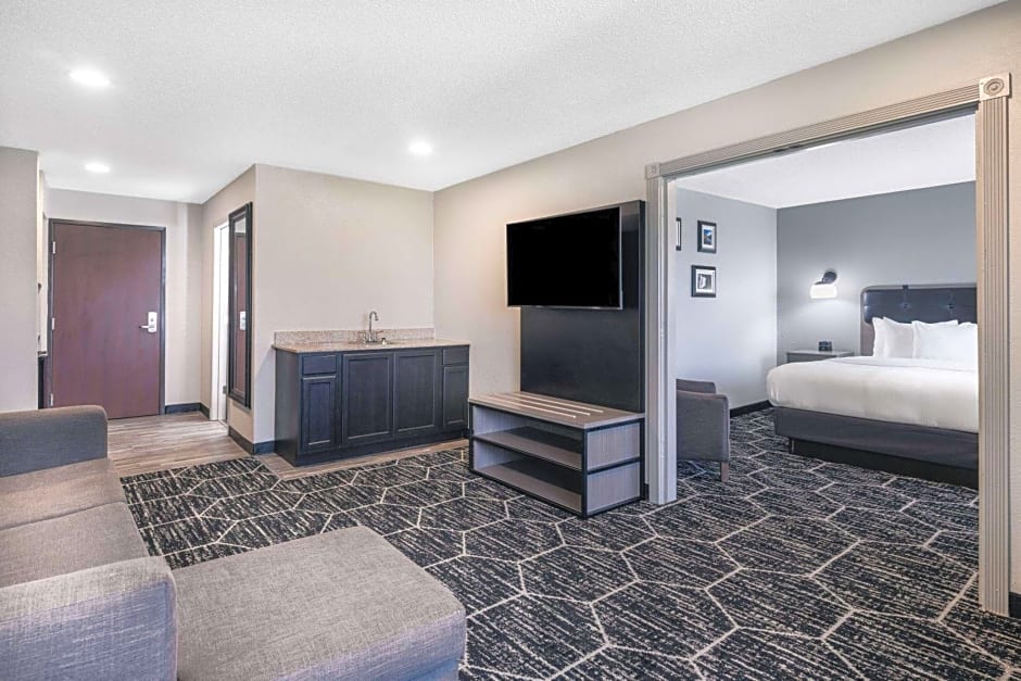 La Quinta Inn & Suites by Wyndham Evansville