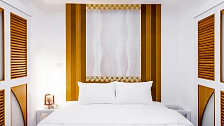 King Suite - Non-Smoking