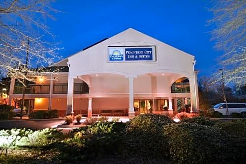 Days Inn & Suites by Wyndham Peachtree City