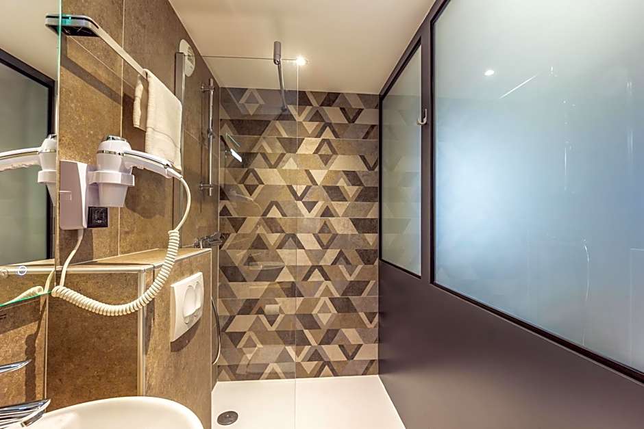 The Originals City, Hotel Helios, Roanne Nord (Inter-Hotel)