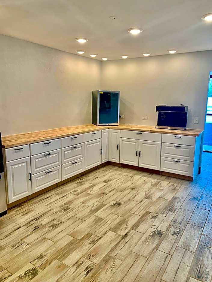 Rodeway Inn Midland South