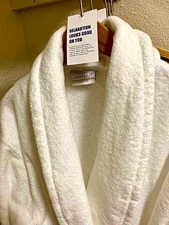 2 Queen Beds, Non-Smoking, High Speed Internet Access, Executive, Robe, Microwave And Refrigerator, 