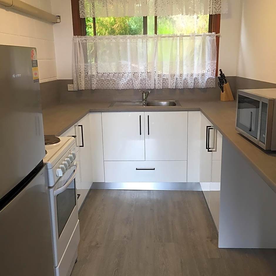 Regatta Point Tavern & Holiday Villas