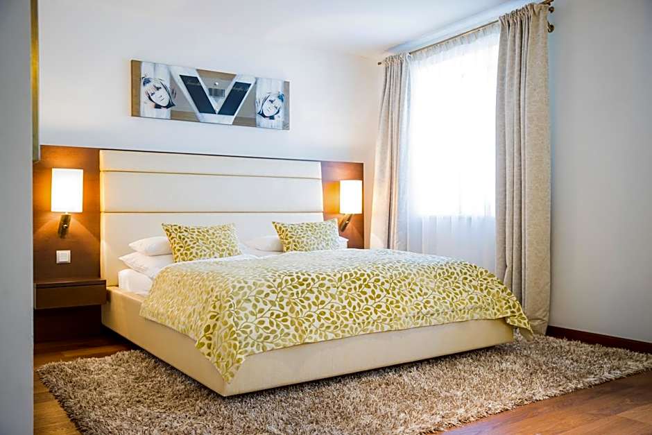 Iris Porsche Hotel & Restaurant