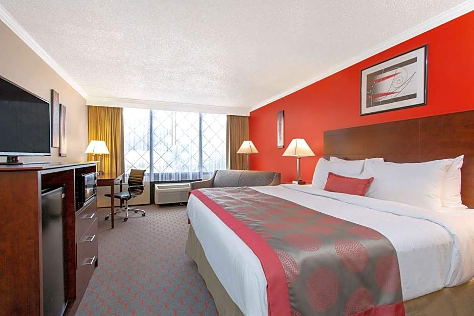Ramada Hotel & Conference Center by Wyndham Lewiston