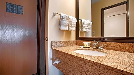 accessible - suite 2 king beds, mobility accessible, bathtub, sofabed, non-smoking, full breakfast