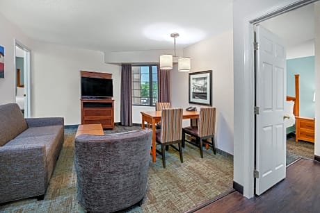 One-Bedroom King Suite