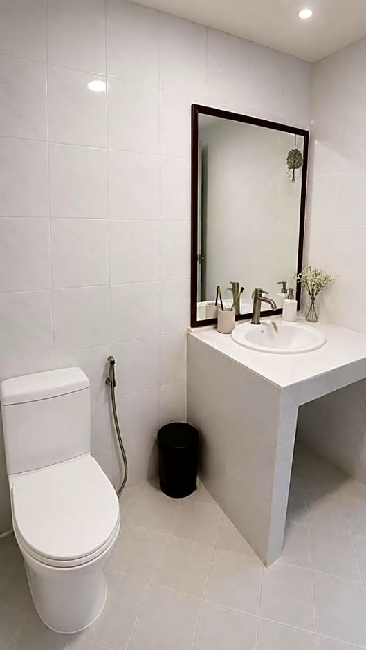 Holiday House Kata & Karon Phuket Hotel