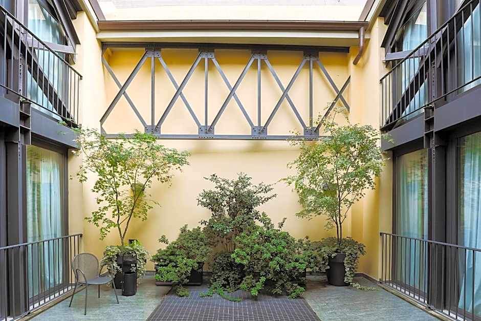 Adriano Residence