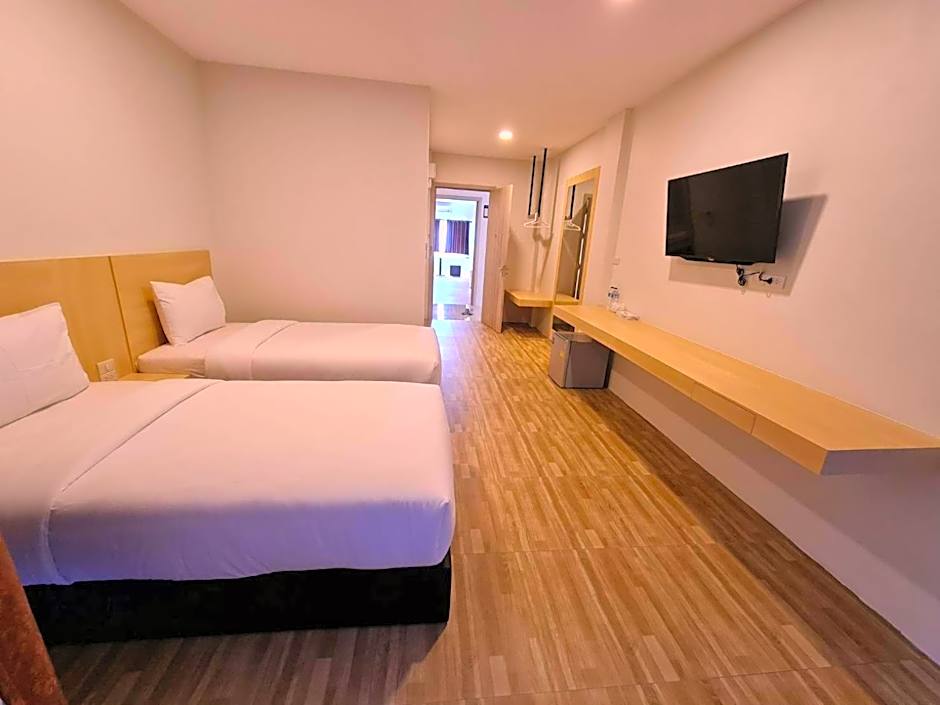 The charlotte smart hotel lopburi