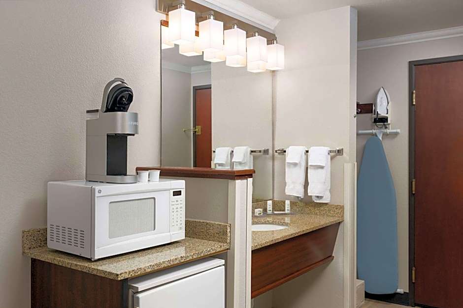 Ramada by Wyndham Moses Lake