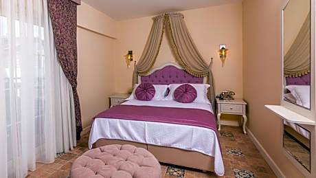 Double or Twin Room with Side Sea View