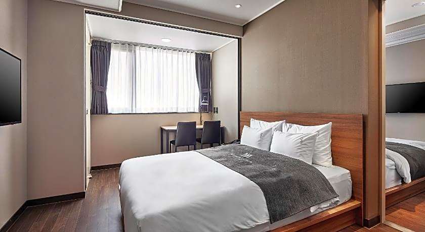 Westernbay Marina Hotel