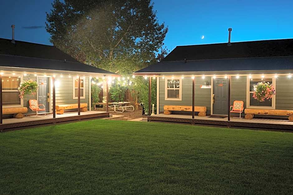 Pinedale Cozy Cabins