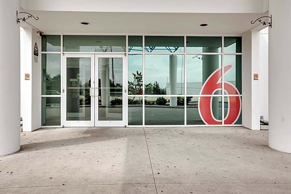 Motel 6-Brampton, ON - Toronto