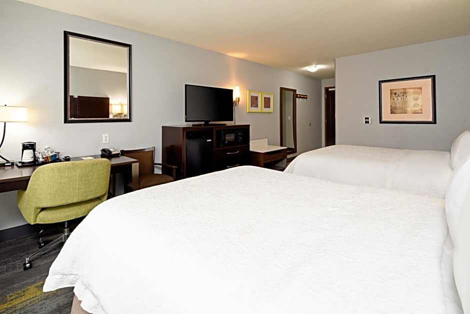 Hampton Inn and Suites Bakersfield / Highway 58
