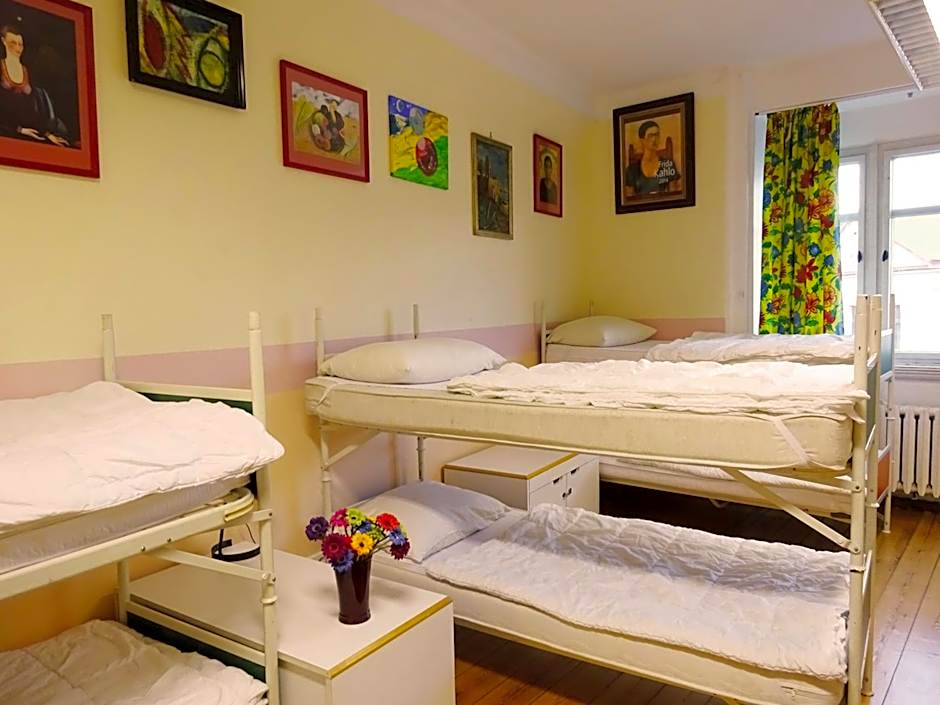 Hummel Hostel - Historische Stadtvilla mit Garten