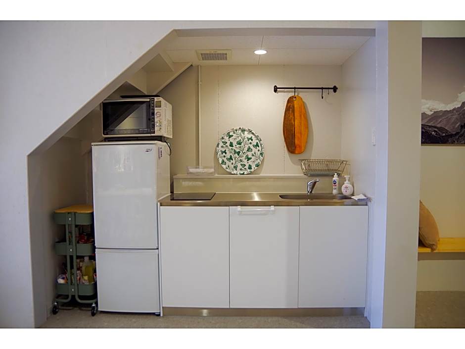 Travelers' house ROOTs