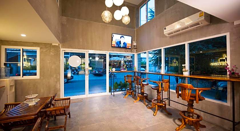 Hoppers Place Donmuang Hostel