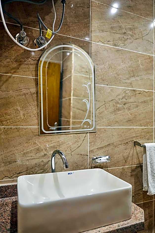 Grand Pyramid View Hotel