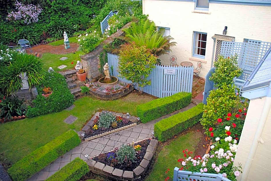 The Lodge on Elizabeth Bed & Breakfast