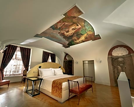 Full Fresco Baroque King Room