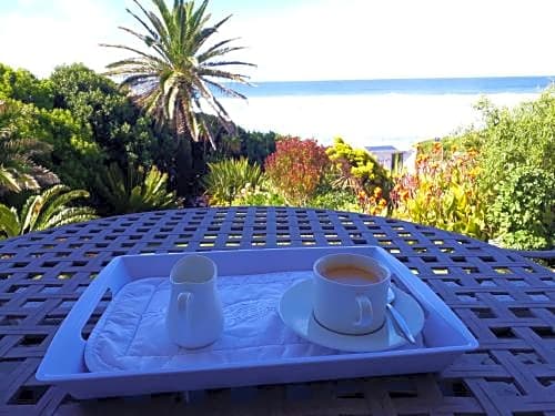 Hermanus Beachfront Lodge