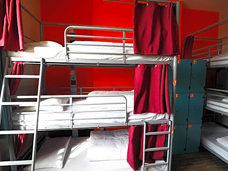 Bed in 9-Bed Mixed Dormitory Room with External Shared Bathroom