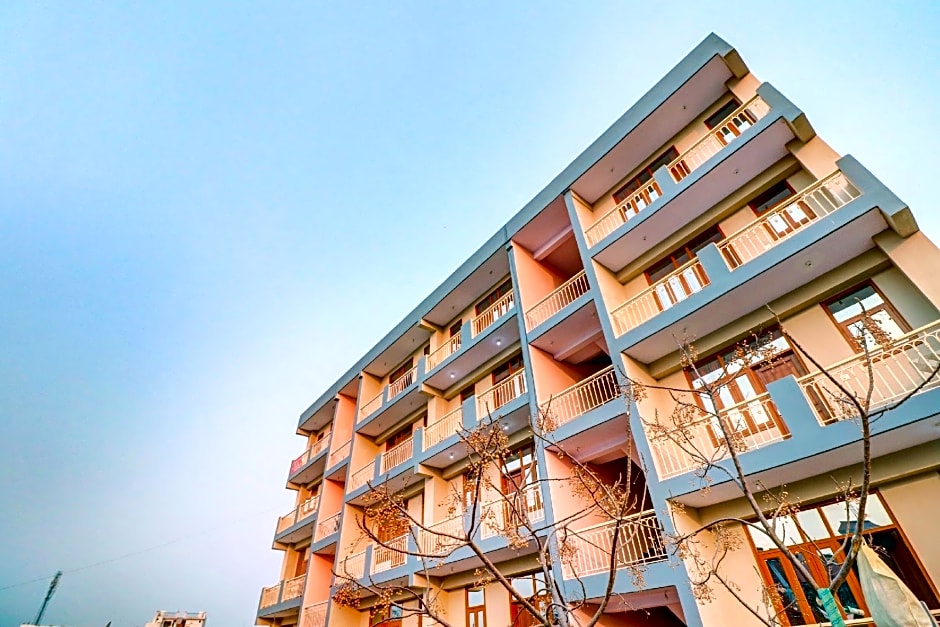 Hotel O Palace At Seventy Two Near Iskcon Temple Noida