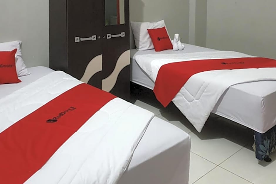 RedDoorz @ Hotel Yaki Mamuju