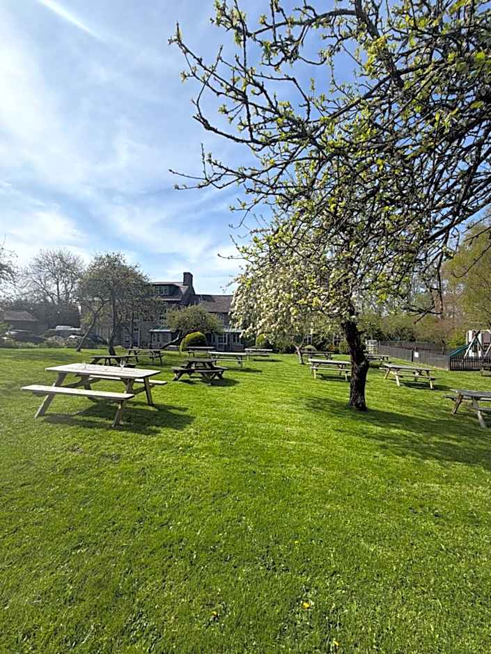 Llanerch Inn