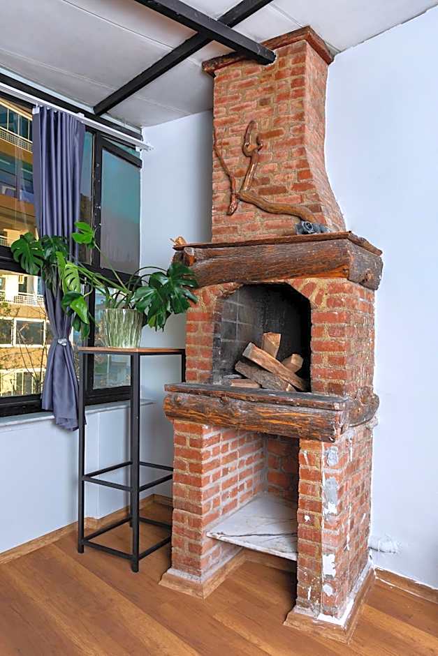 8 Rooms House