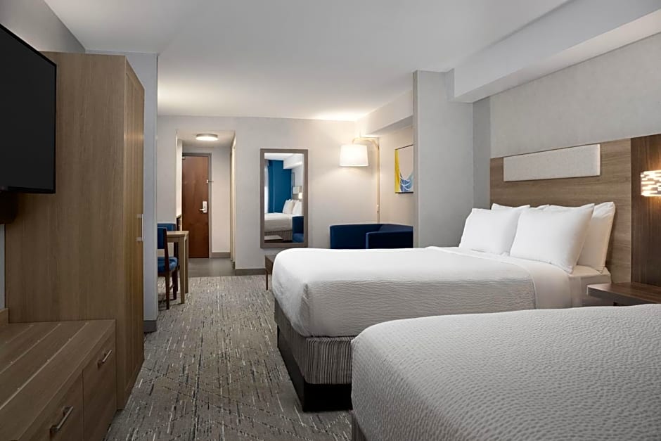 Holiday Inn Express & Suites Alexandria - Fort Belvoir