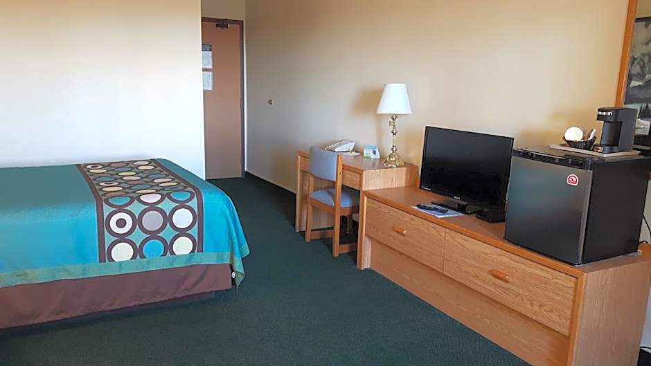 Super 8 by Wyndham Moose Jaw SK