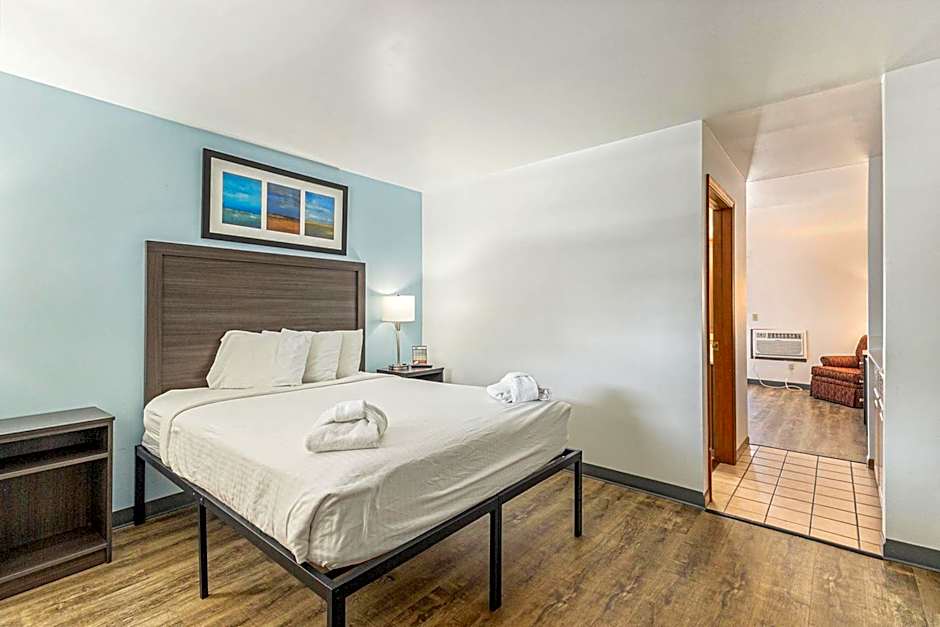 Snyders Shoreline Inn