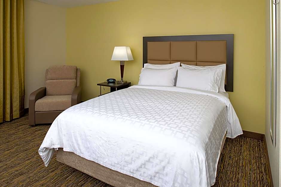 Candlewood Suites Olathe By IHG