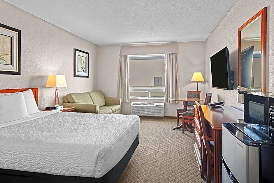 Days Inn & Suites by Wyndham Winkler