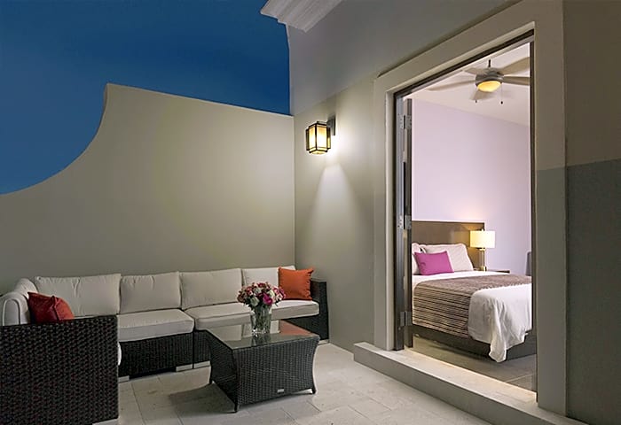 Decanter Hotel