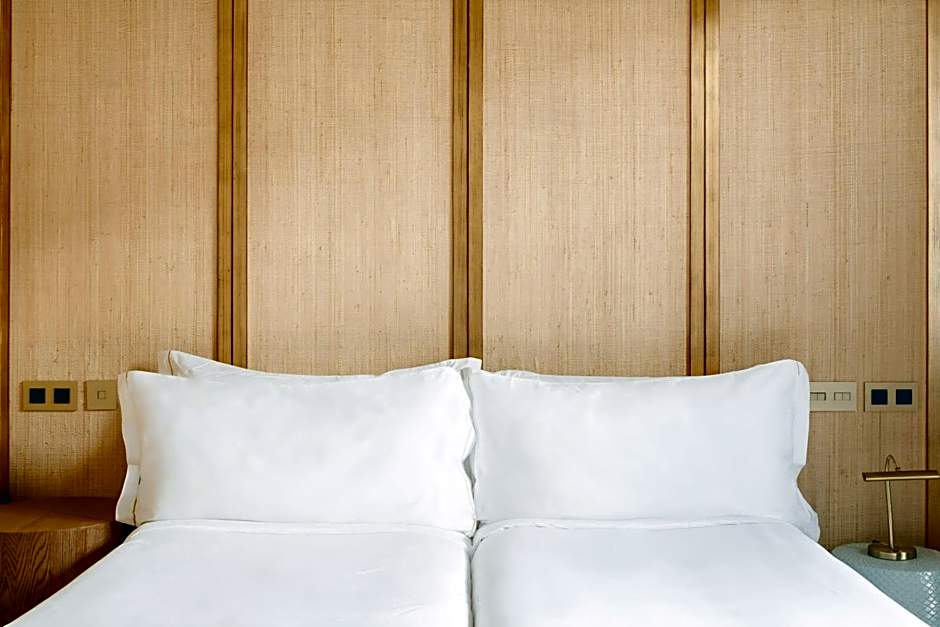 DO Plaça Reial powered by Sonder