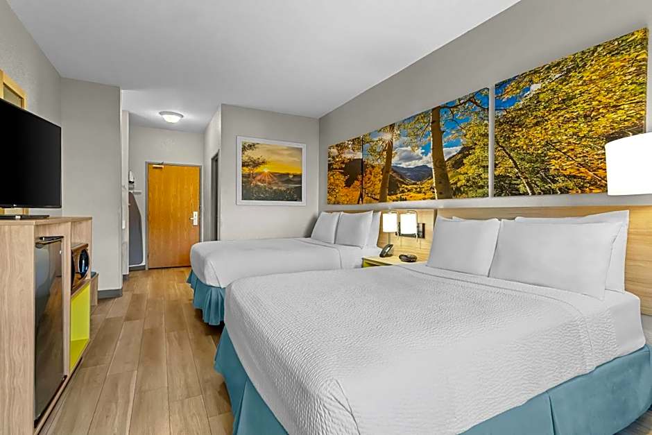 Days Inn & Suites by Wyndham Castle Rock