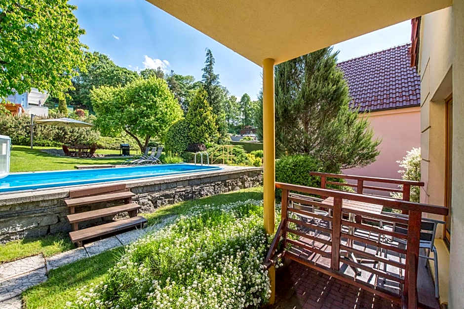 Hotel Garni Pod Skalkou