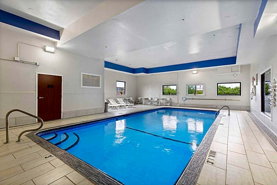 Comfort Inn & Suites St. Louis-Hazelwood
