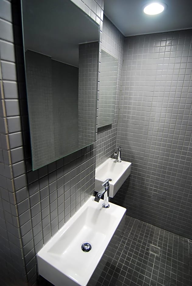 Inn Cube Taipei Main Station