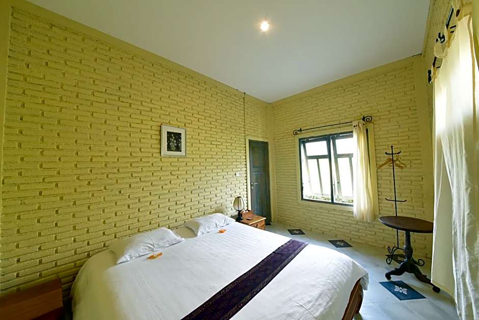 Amrita Villa Sidemen