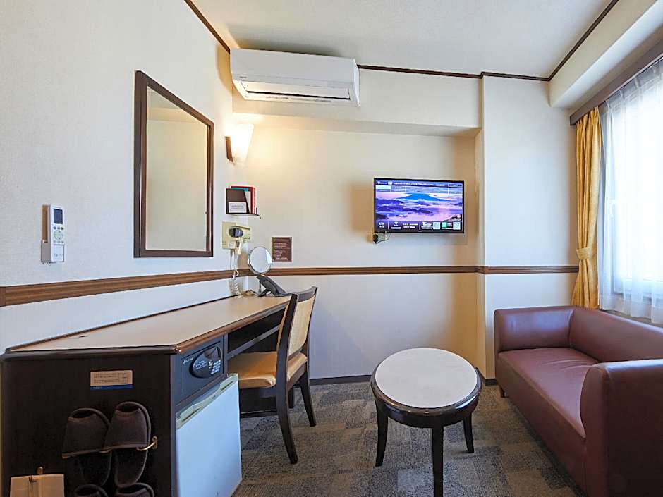 Toyoko Inn Chiba-Eki Higashi-Guchi