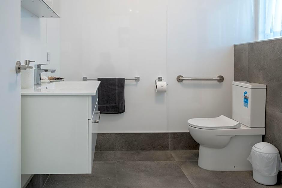 Hananui Lodge and Apartments