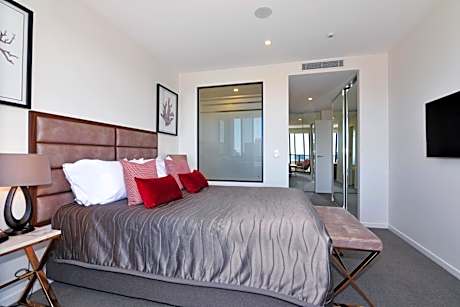 Three Bedroom Apartment with Ocean View