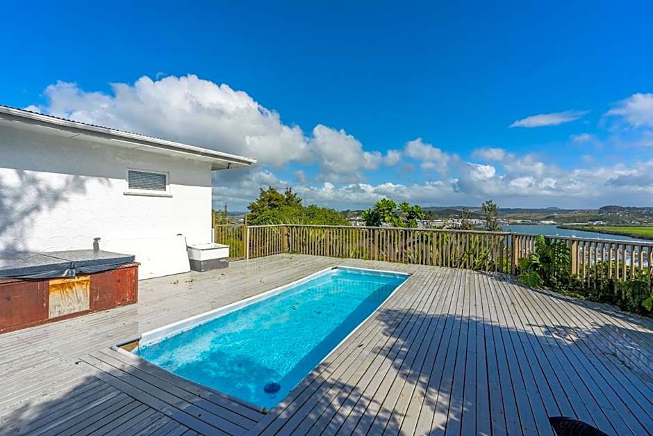 Oceanview Oasis - with pool and spa